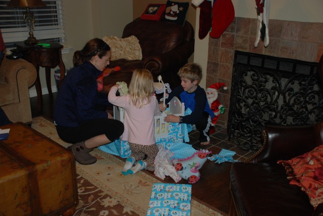 2012-12-25 06 Christmas Morning J&H.jpg